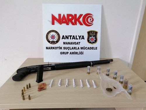Manavgat İlçesinde Bir Araçta Yapılan Aramada Uyuşturucu Madde Ele Geçirildi
