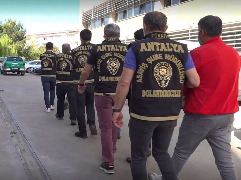 Nitelikli  Dolandırıcılık Suçundan 8 Şüpheli Şahıs YAKALANDI